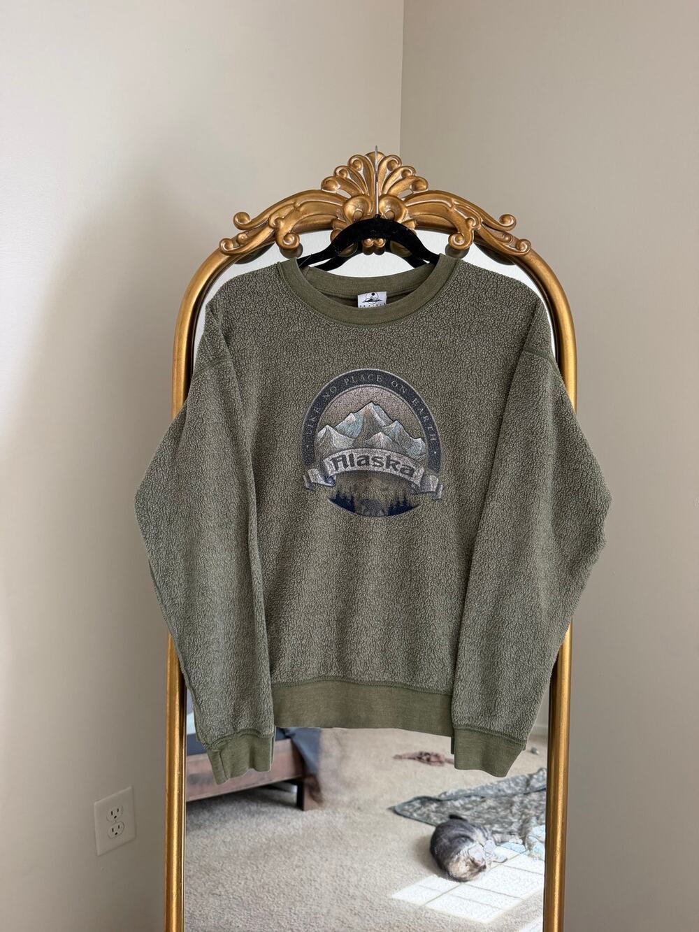 Prairie Mountain Alaska Green Long Sleeve Crew Neck Sweatshirt